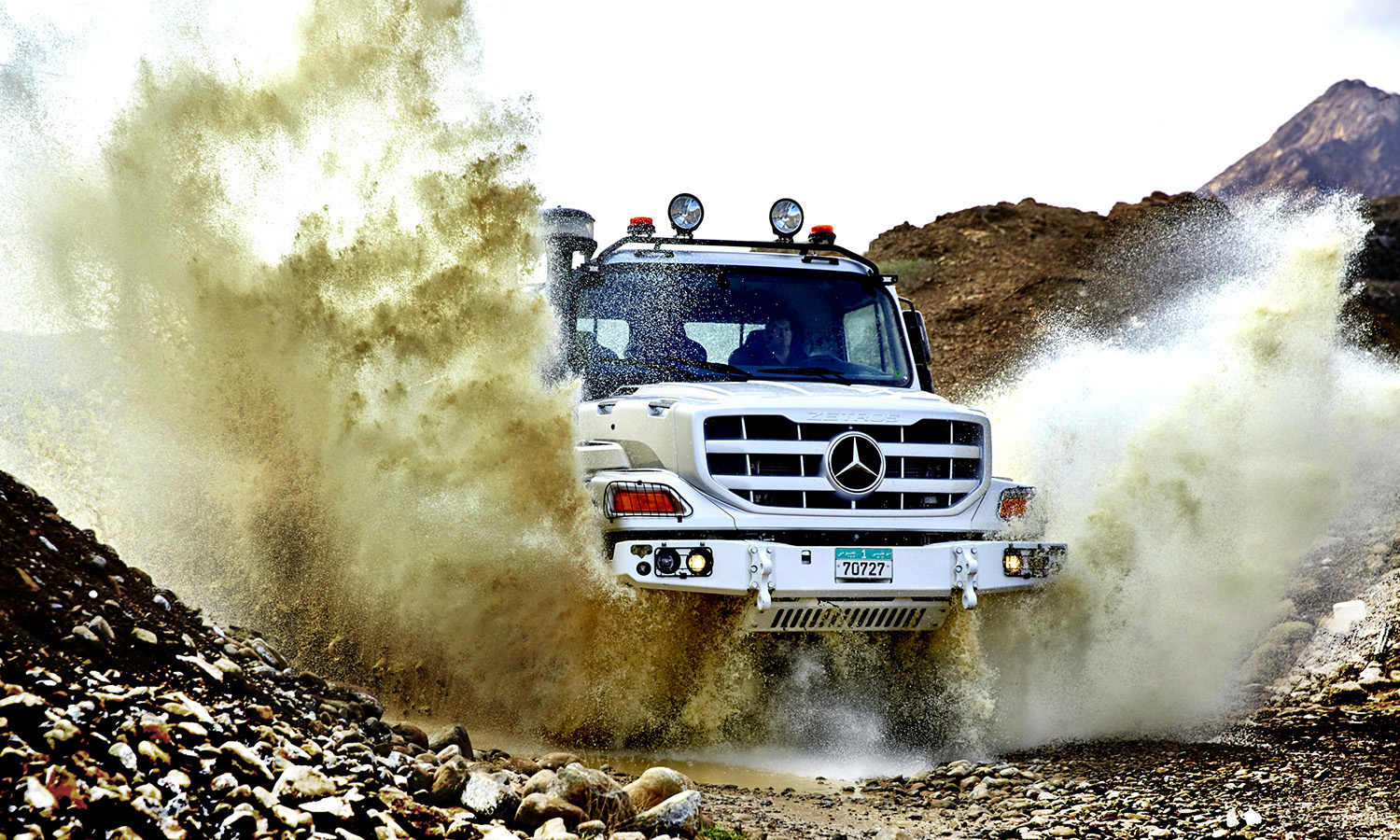 Mercedes Zetros-vierzig Tonnen, überall...
