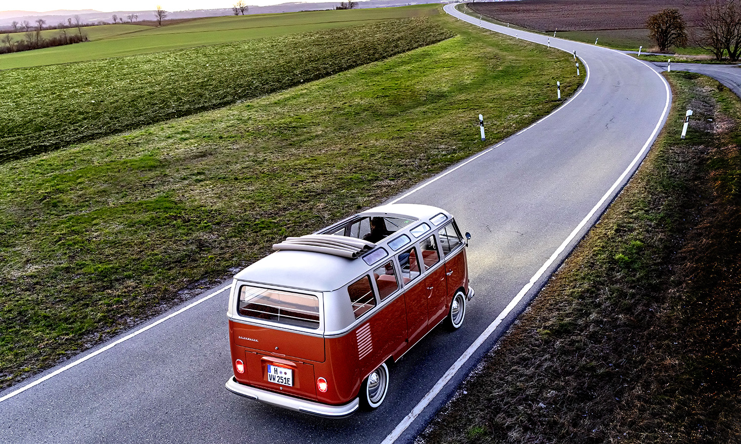 VW Nutzfahrzeuge e-BULLI 2020