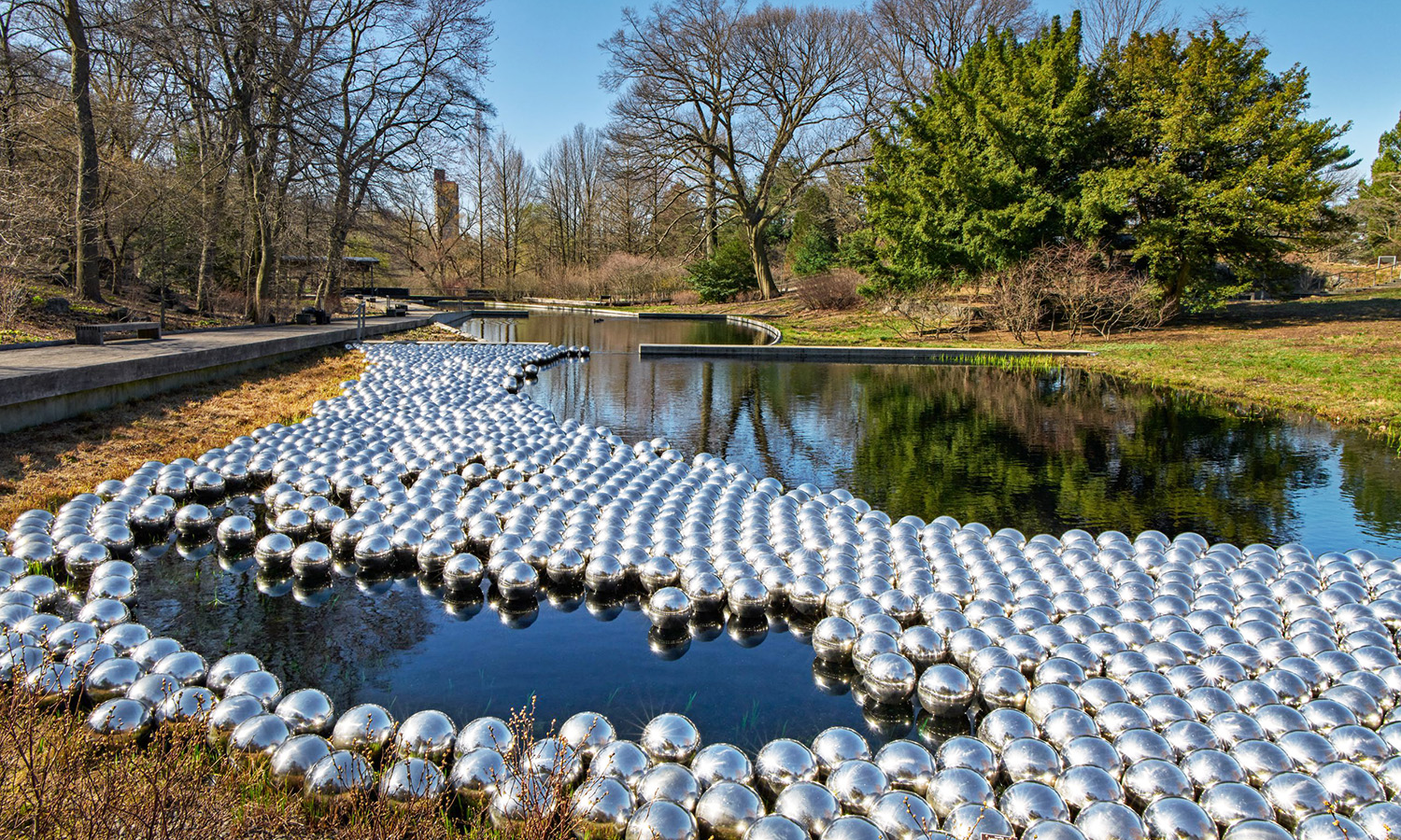 YAYOI KUSAMA / COSMIC NATURE / NEW YORK BOTANICAL GARDEN