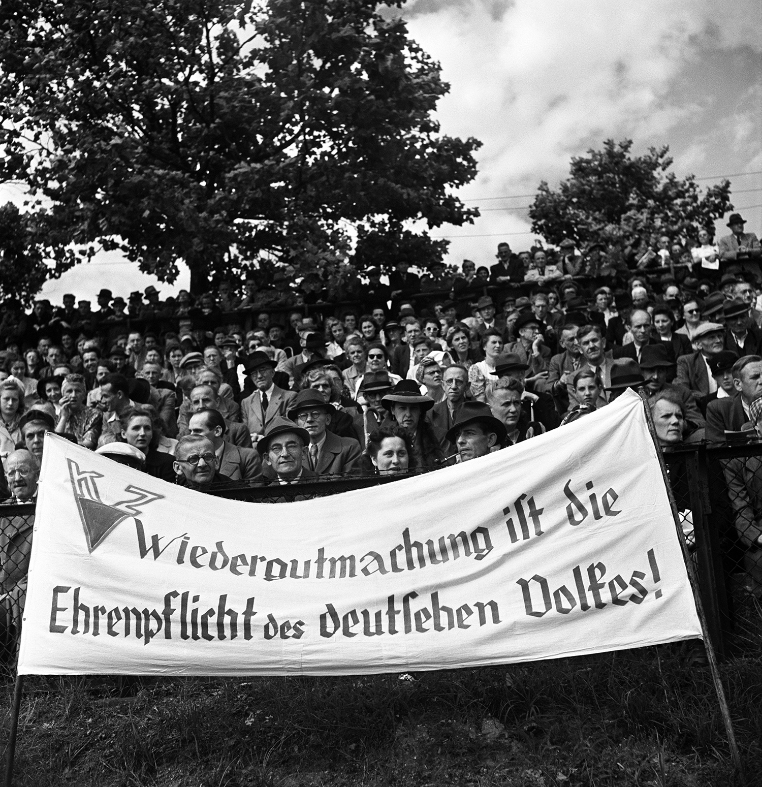 ROBERT CAPA / BERLIN SOMMER 1945 / CENTRUM JUDAICUM BERLIN