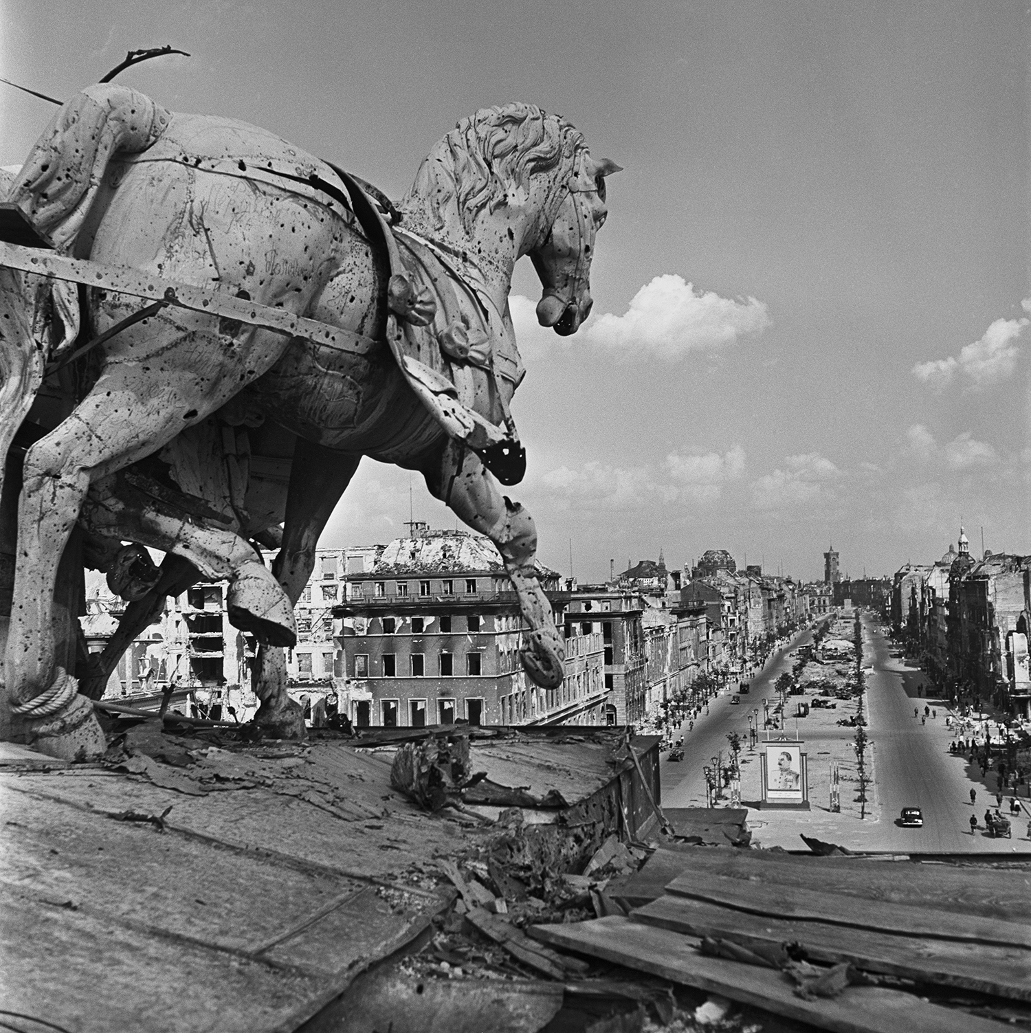ROBERT CAPA / BERLIN SOMMER 1945 / CENTRUM JUDAICUM BERLIN