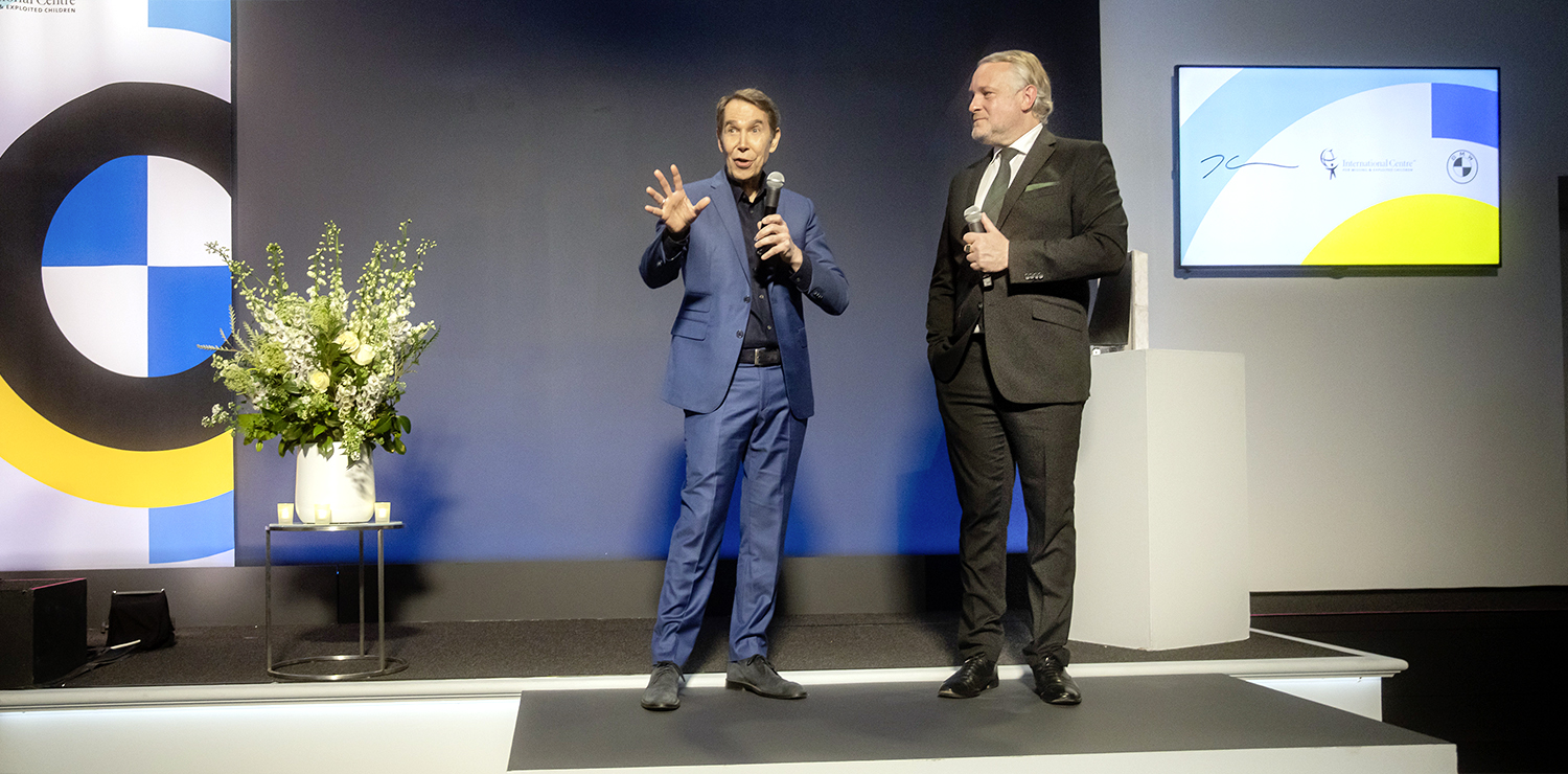 BMW 8 X JEFF KOONS / CHARITY AUCTION